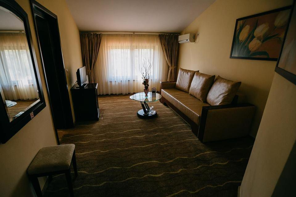 Hotel Astoria Alba Iulia Exterior photo